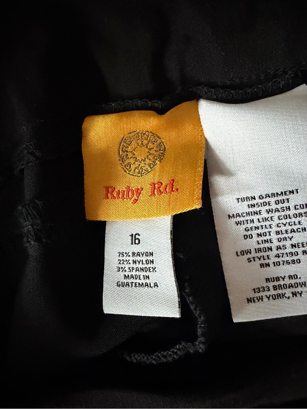 Ruby Rd. Black Stretch capri - Picture 3 of 3
